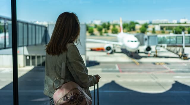 Where to store luggage in Madrid-Barajas Airport
