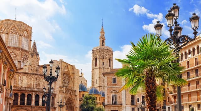 The best luggage storage and delivery service is in Valencia