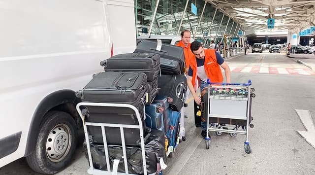 Transporte e armazenamento de bagagens para grupos em Reuniões, Incentivos, Conferências e Exposições