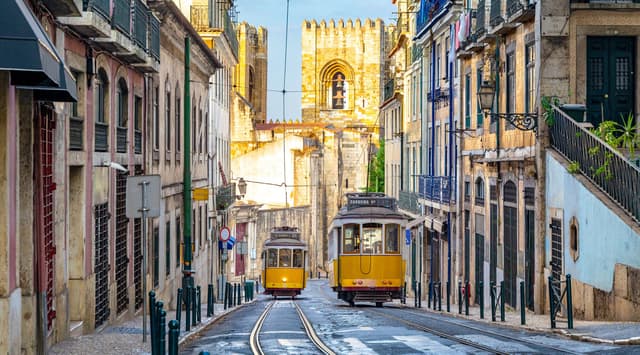 How to go from Lisbon Airport to the city center (without luggage)