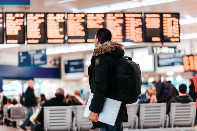 Airline Baggage Allowance: Carry-On & Checked Luggage Size [2025]