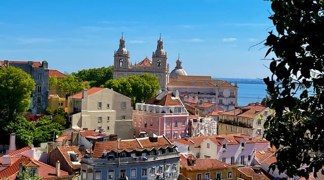 What NOT to do in Lisbon: 12 Mistakes tourists make
