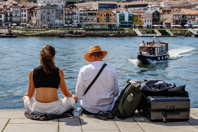 Where to store luggage in Porto: Complete guide (2025)